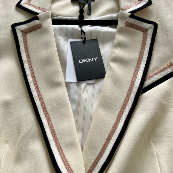 NWT DKNY blazer. - Picture 4 of 8